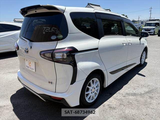 Toyota SIENTA 2018-08 8210204-19