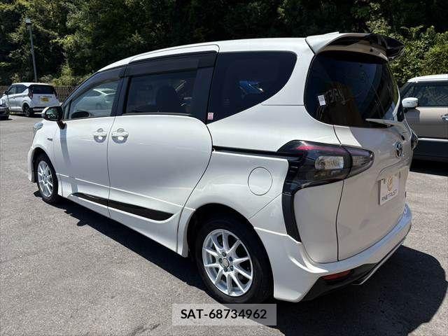 Toyota SIENTA 2018-08 8210204-21