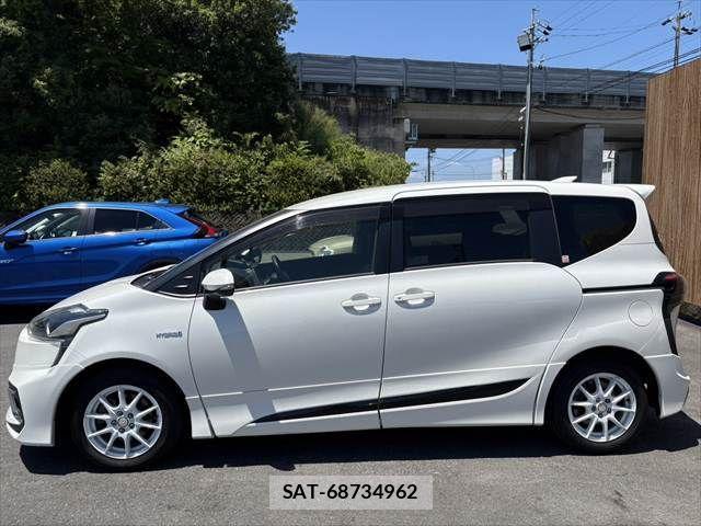 Toyota SIENTA 2018-08 8210204-22