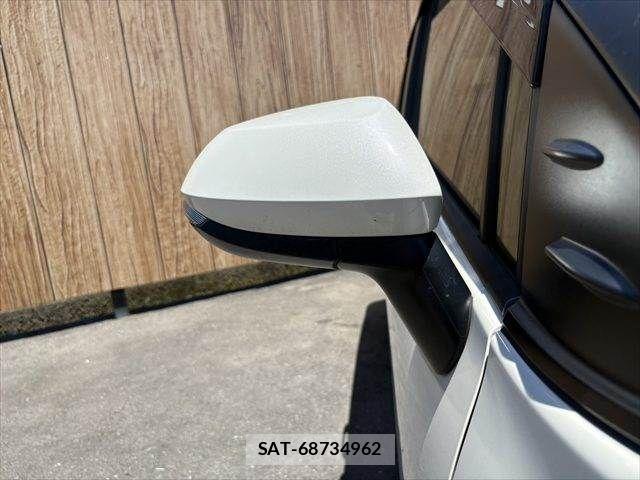 Toyota SIENTA 2018-08 8210204-28