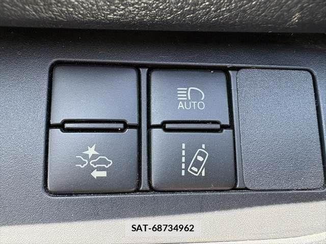 Toyota SIENTA 2018-08 8210204-6