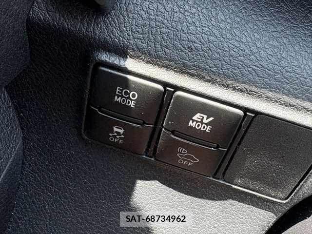 Toyota SIENTA 2018-08 8210204-7