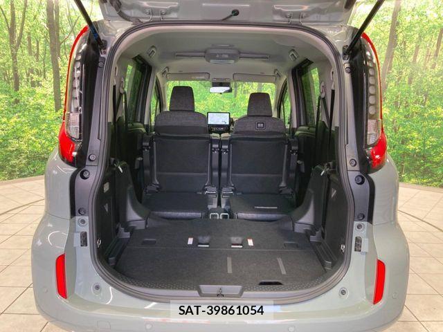 Toyota SIENTA 2023-08 8210196-10