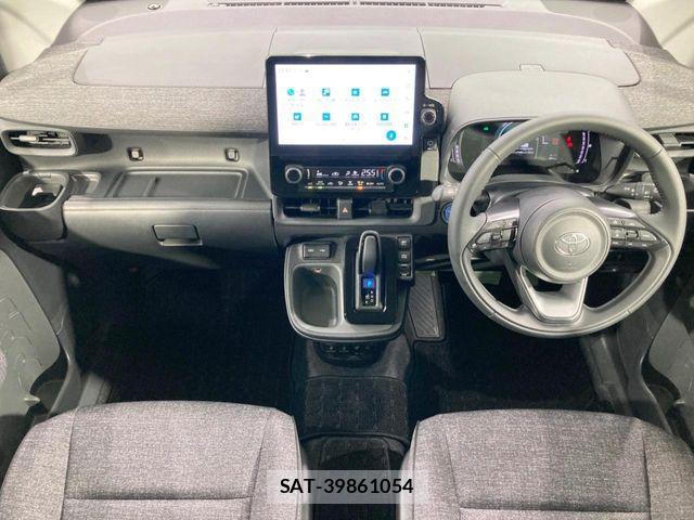 Toyota SIENTA 2023-08 8210196-1