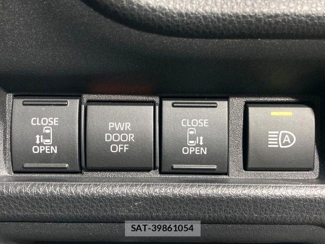 Toyota SIENTA 2023-08 8210196-2