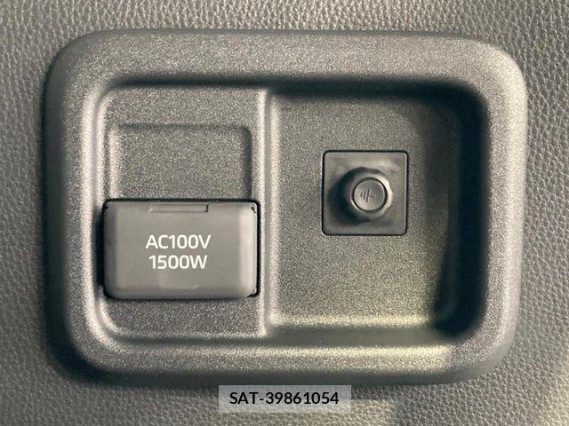 Toyota SIENTA 2023-08 8210196-6