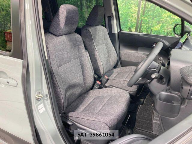 Toyota SIENTA 2023-08 8210196-7