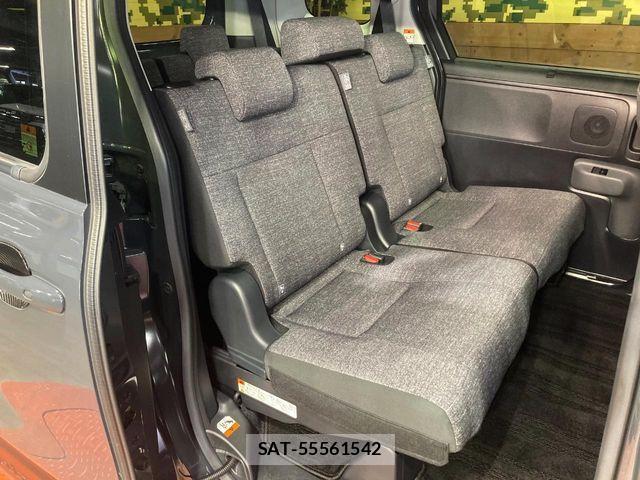 Toyota SIENTA 2023-06 8210189-8