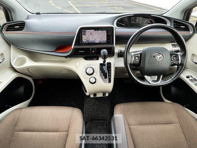 Toyota SIENTA 2016-05 8210201-1