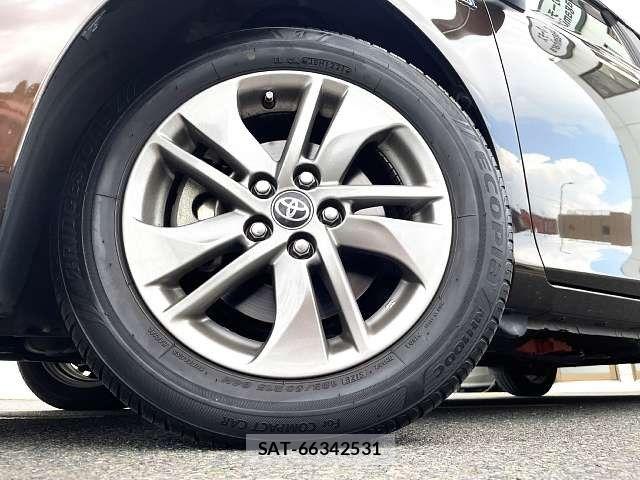Toyota SIENTA 2016-05 8210201-3