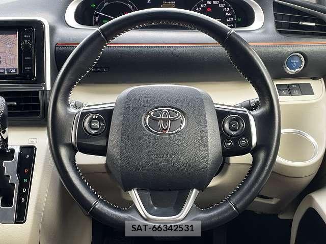 Toyota SIENTA 2016-05 8210201-4