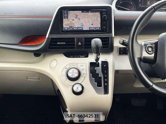 Toyota SIENTA 2016-05 8210201-5