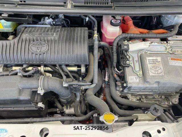 Toyota SIENTA 2017-08 8210199-17