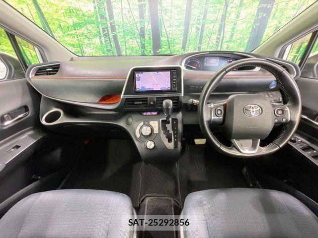 Toyota SIENTA 2017-08 8210199-1