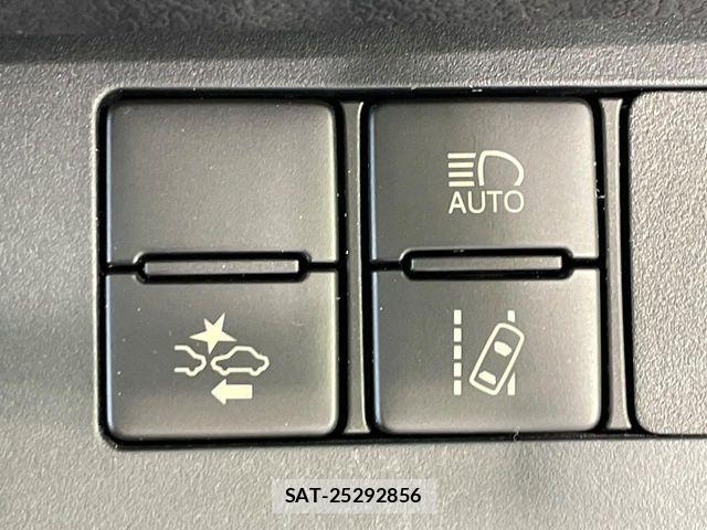 Toyota SIENTA 2017-08 8210199-5