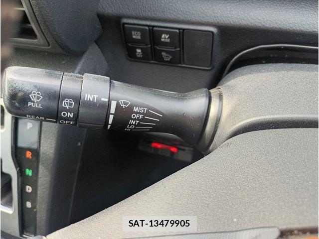 Toyota SIENTA 2017-01 8210205-10