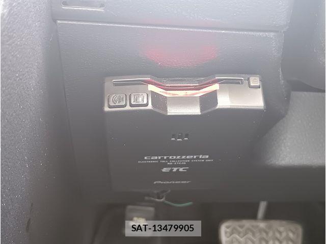 Toyota SIENTA 2017-01 8210205-12