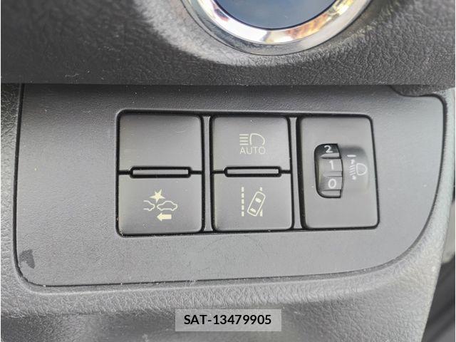 Toyota SIENTA 2017-01 8210205-14