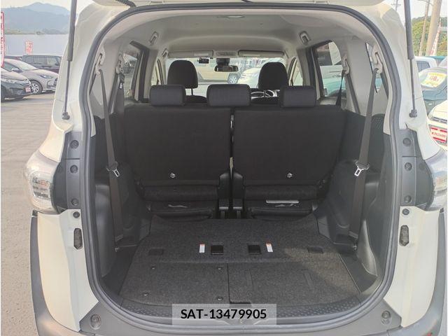 Toyota SIENTA 2017-01 8210205-17