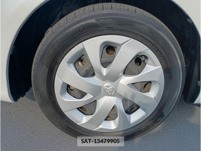 Toyota SIENTA 2017-01 8210205-25