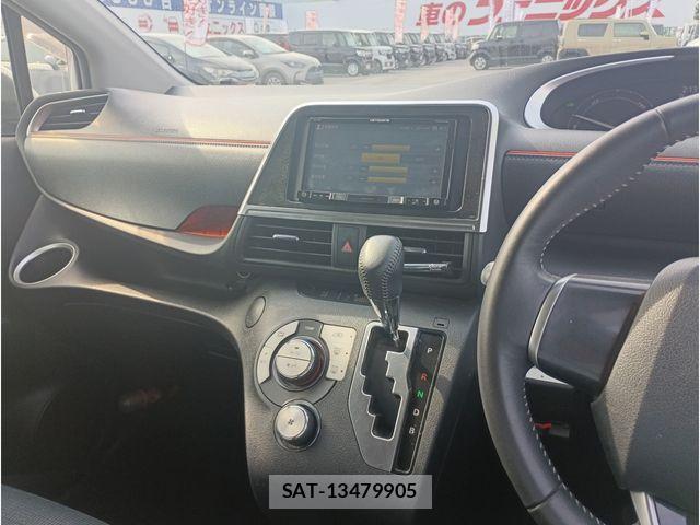 Toyota SIENTA 2017-01 8210205-3