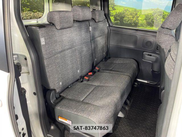 Toyota SIENTA 2025-02 8210186-9