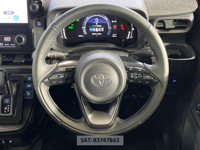 Toyota SIENTA 2025-02 8210186-11