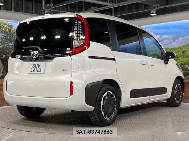 Toyota SIENTA 2025-02 8210186-17