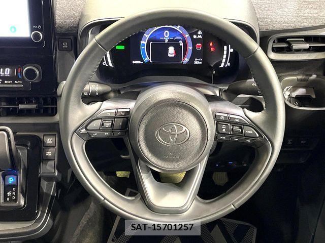 Toyota SIENTA 2022-12 8210195-10