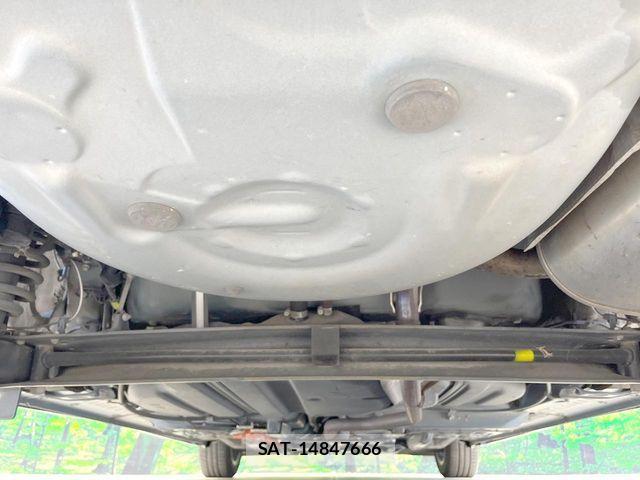 Toyota SIENTA 2016-12 8210213-18