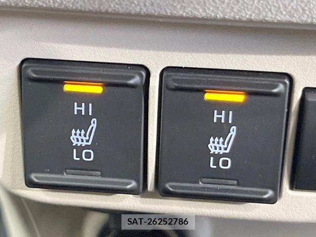 Toyota SIENTA 2024-03 8210193-6