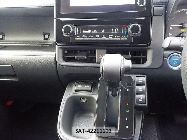 Toyota SIENTA 2023-07 8210200-12