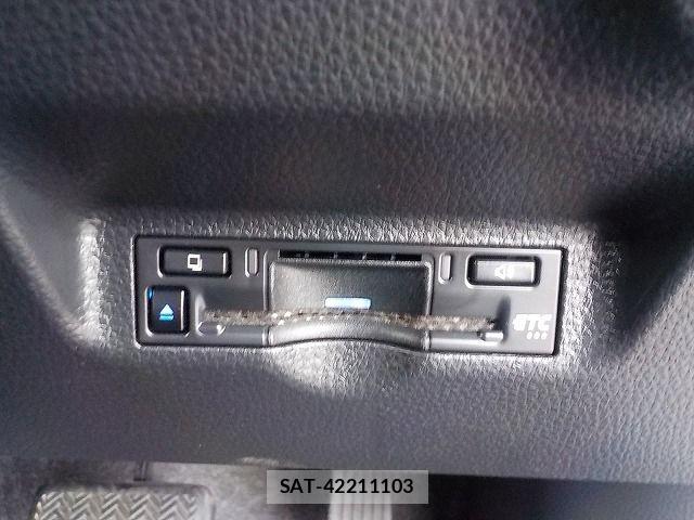 Toyota SIENTA 2023-07 8210200-18