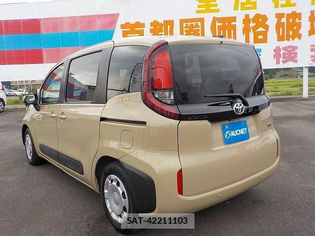 Toyota SIENTA 2023-07 8210200-2
