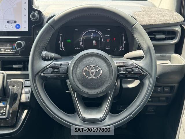 Toyota SIENTA 2022-09 8210197-12