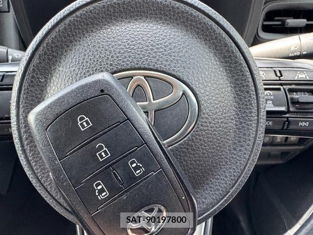 Toyota SIENTA 2022-09 8210197-16