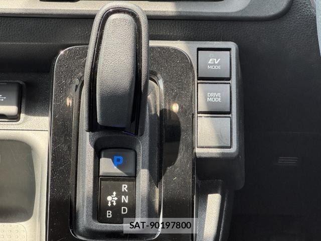 Toyota SIENTA 2022-09 8210197-18