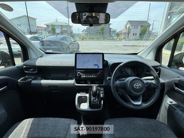 Toyota SIENTA 2022-09 8210197-1