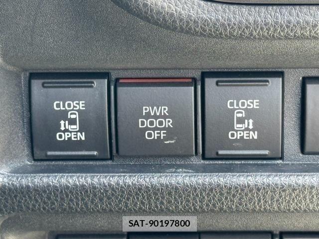 Toyota SIENTA 2022-09 8210197-25