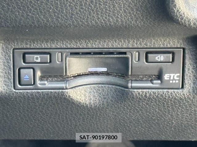 Toyota SIENTA 2022-09 8210197-27