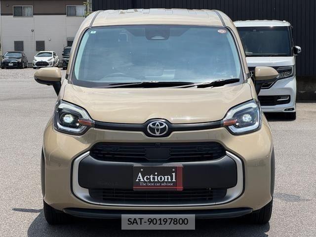 Toyota SIENTA 2022-09 8210197-2