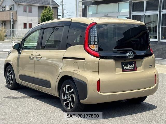Toyota SIENTA 2022-09 8210197-3