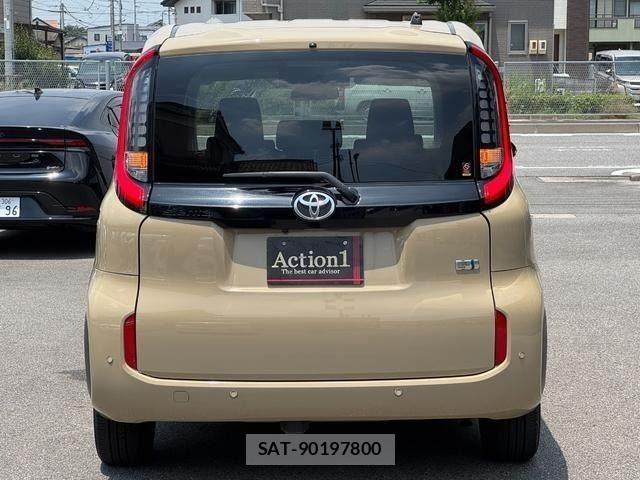 Toyota SIENTA 2022-09 8210197-4