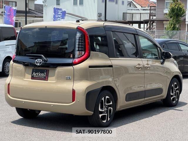 Toyota SIENTA 2022-09 8210197-5