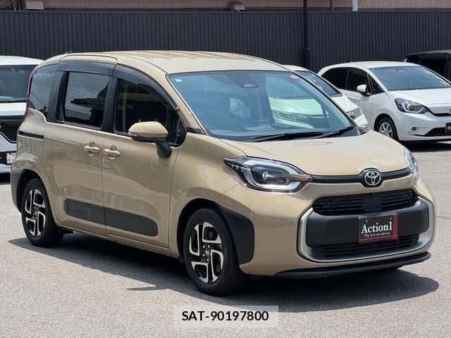 Toyota SIENTA 2022-09 8210197-6