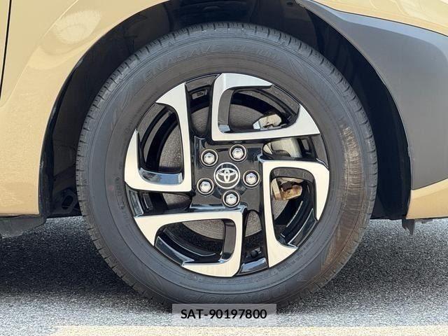 Toyota SIENTA 2022-09 8210197-7