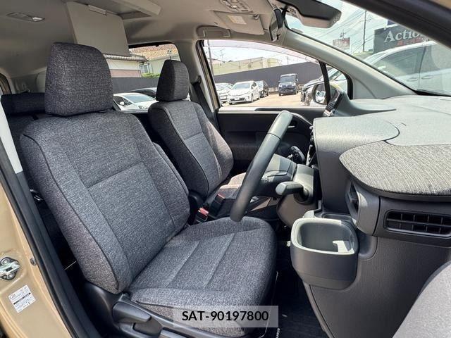 Toyota SIENTA 2022-09 8210197-8