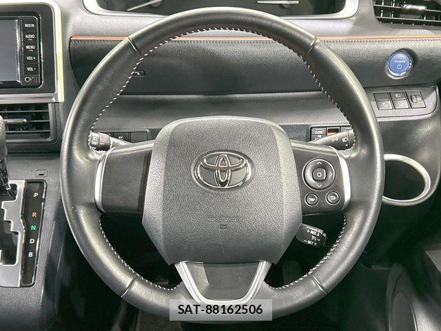 Toyota SIENTA 2018-09 8210198-11
