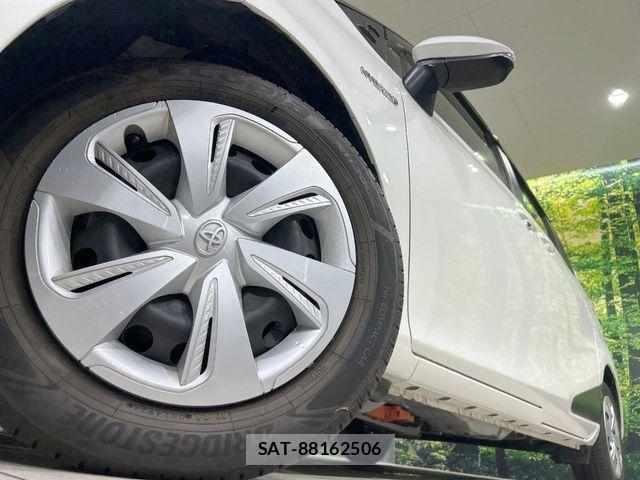 Toyota SIENTA 2018-09 8210198-13