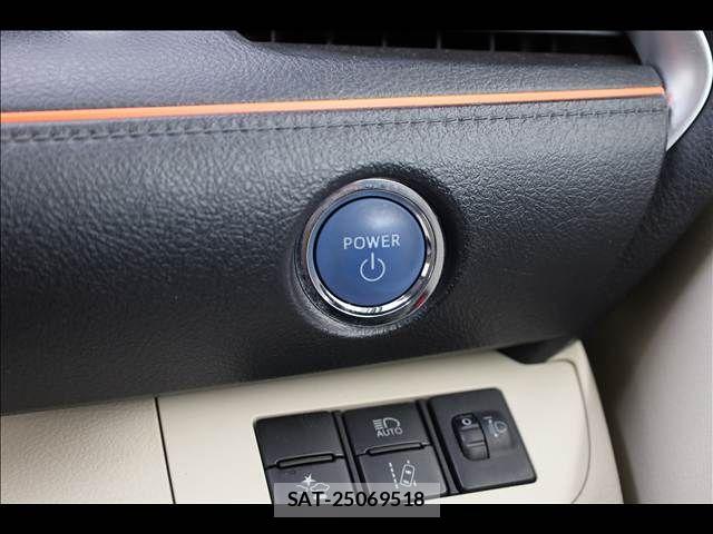 Toyota SIENTA 2015-08 8210212-9